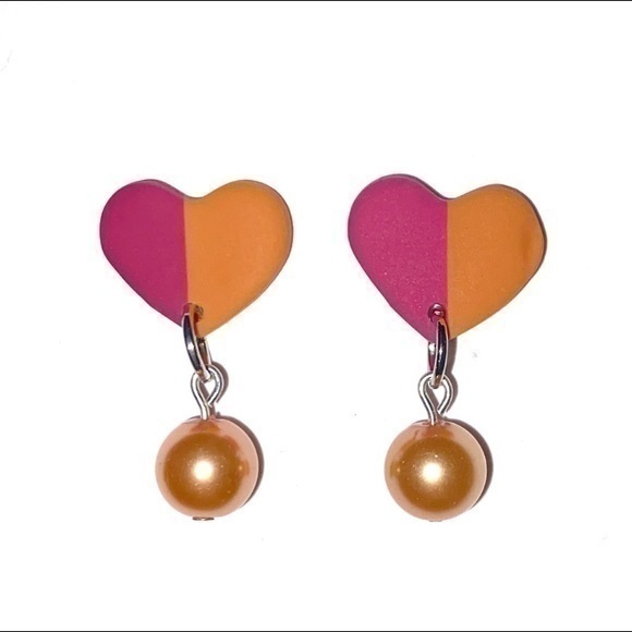 Heart and Pearl stud earrings - Picture 1 of 2
